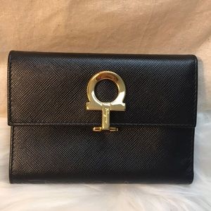 💕Preloved Salvatore Ferragamo Compact Wallet 💝🎁